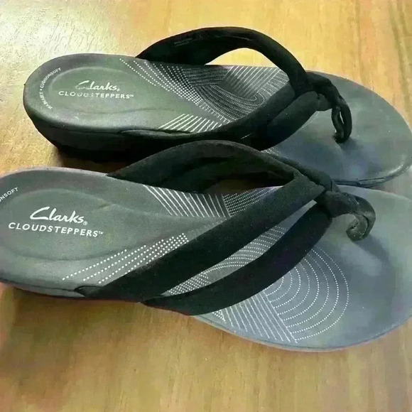 Women’s Clark’s Cloudstepper thong, sandal, in black and gray, size 11 - Picture 2 of 5